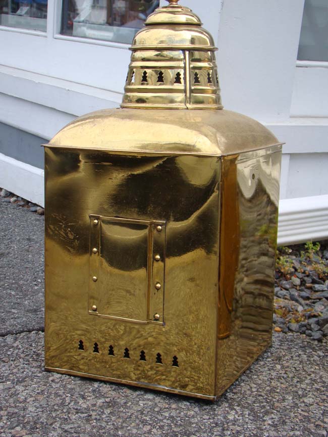 A fine and large pair of Port and Starboard ships' lamps by Perko circa 1910-1920 — image 3